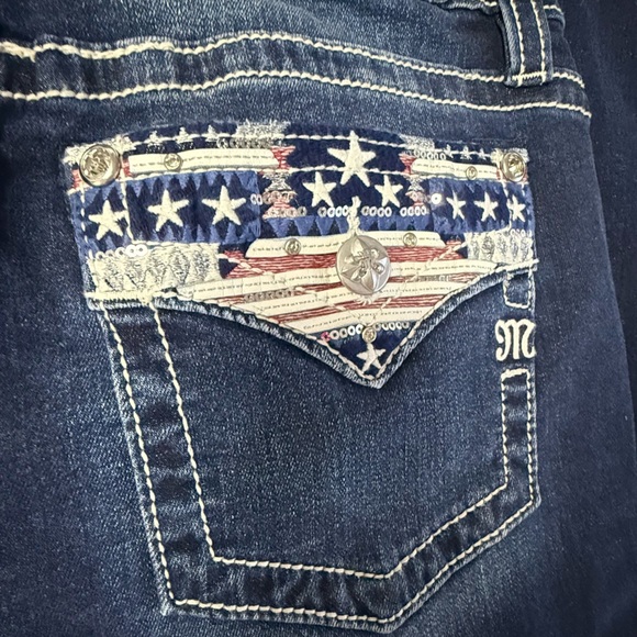 NEW!! NWT Miss Me Mid-Rise Bootcut Jeans 31x34 - Angel Wing Pockets - Picture 8 of 16